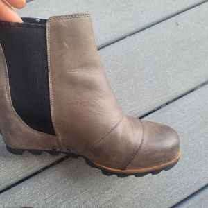 Sorel taupe wedges booties